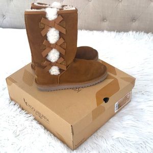 Very Cute Kookaburra by Ugg tan boots size 8
